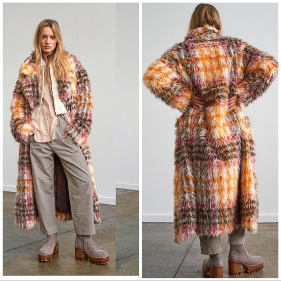 Free People Jackets & Blazers - Free People Faux Fur Coat ❄️